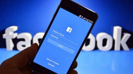 utilizatorii de samsung nu isi mai pot sterge aplicatia facebook din smartphone