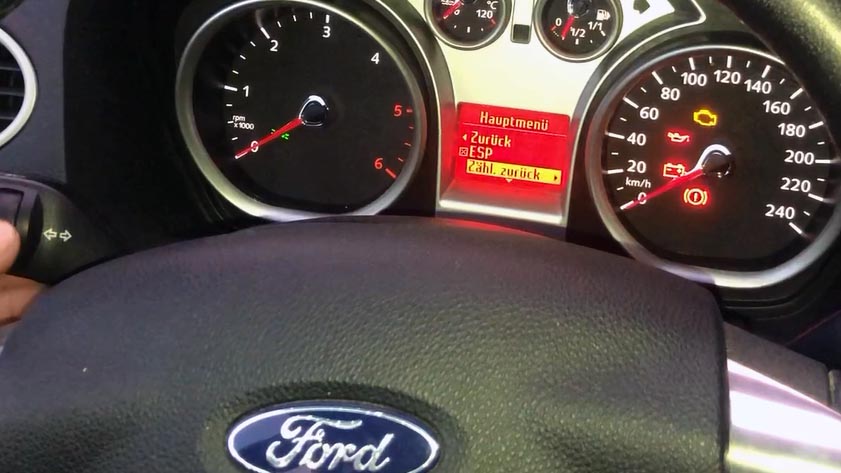 Cum accesezi meniul ascuns la Ford Focus 2 facelift