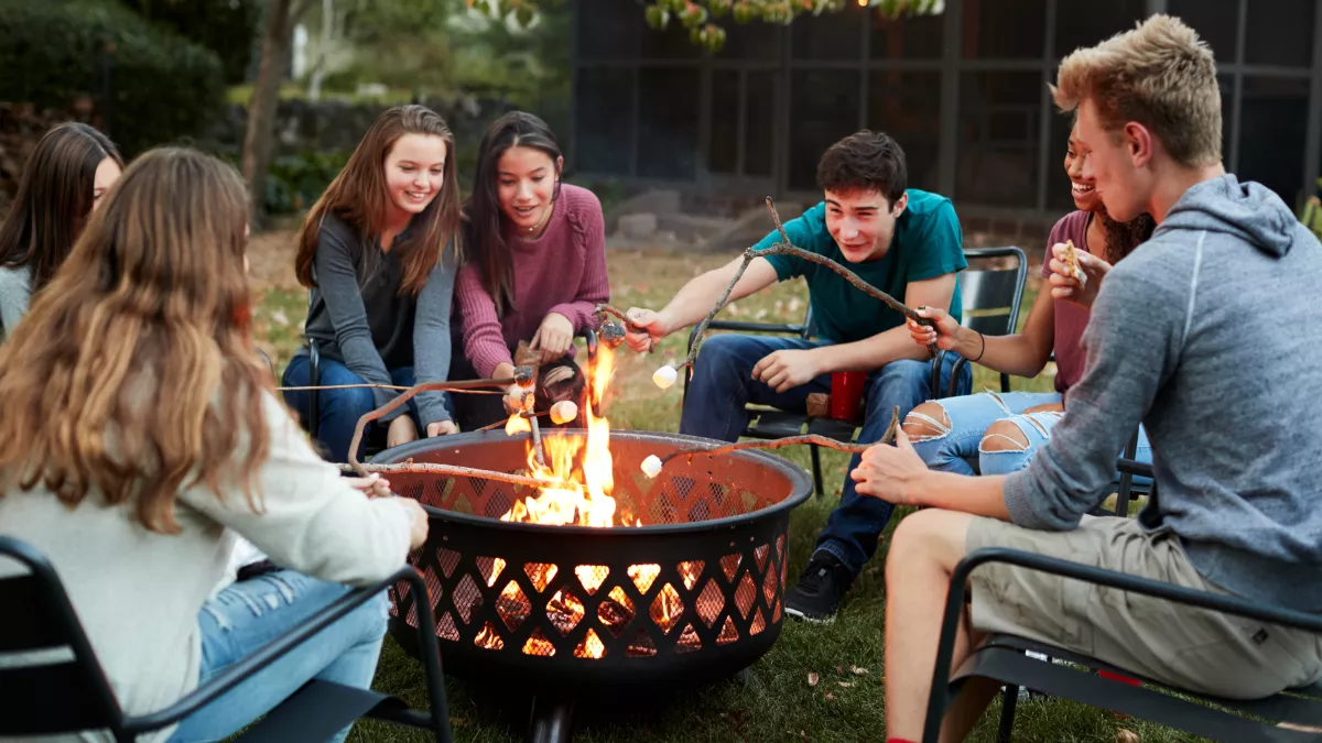 obiceiuri: focuri de tabara