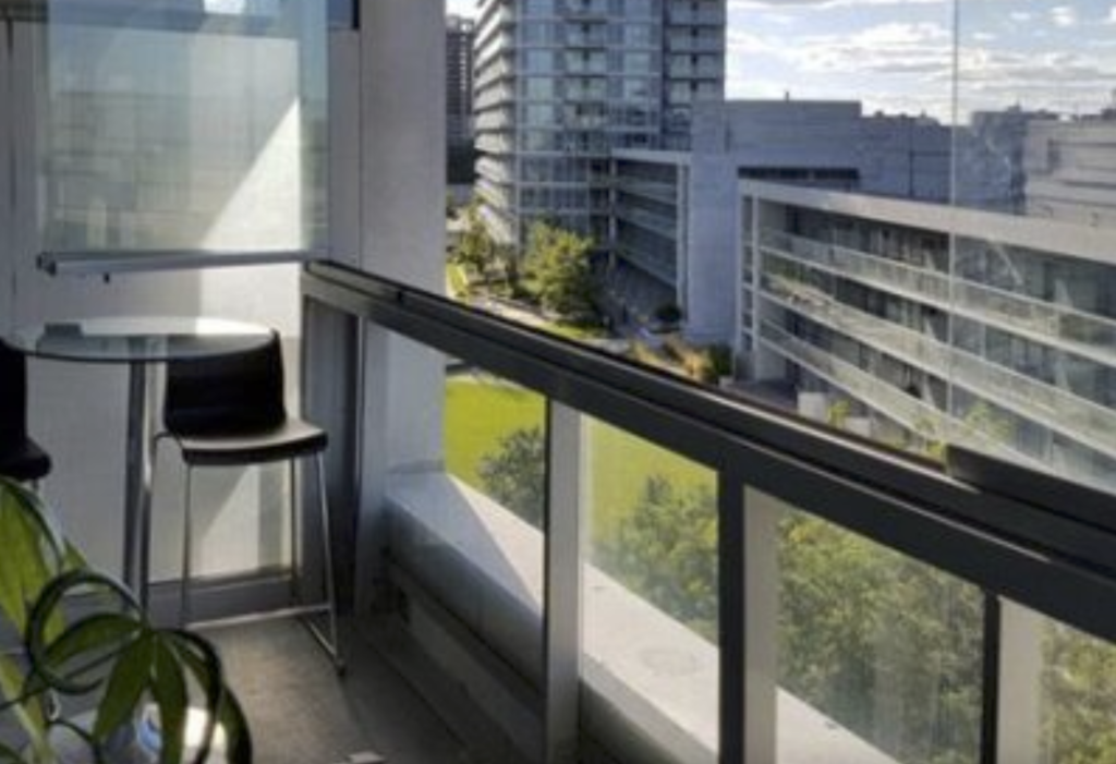 transforma ti balconul intr un spatiu confortabil si protejat