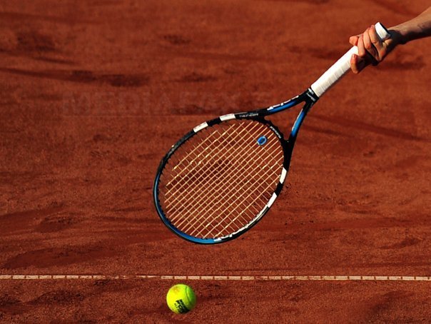Racheta lui Djokovic de la triumful istoric de la Roland Garros, vândută la un preţ record tenis 2 montaj