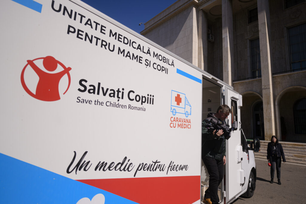 Salvaţi Copiii: Doar o treime din români redirecţionează 3,5% din impozit către cauze sociale