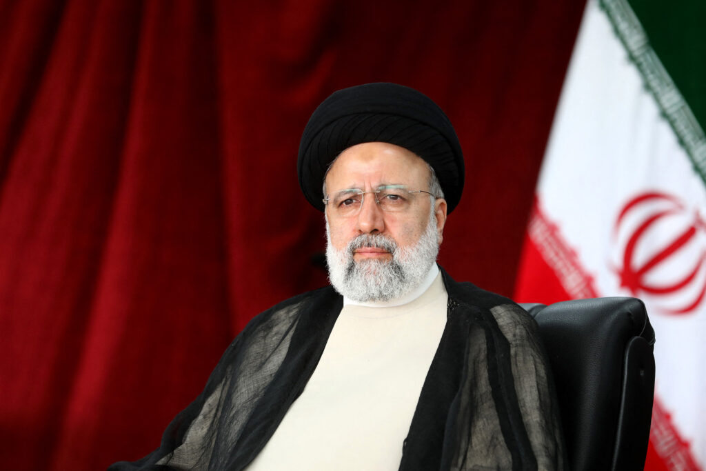 Un elicopter ce îl transporta pe preşedintele Iranului s-a prăbuşit. Preşedintele şi ministrul iranian de Externe sunt în continuare daţi dispăruţi / Analist: Dacă preşedintele iranian ar fi în viaţă, presa de stat ar confirma imediat acest lucru
