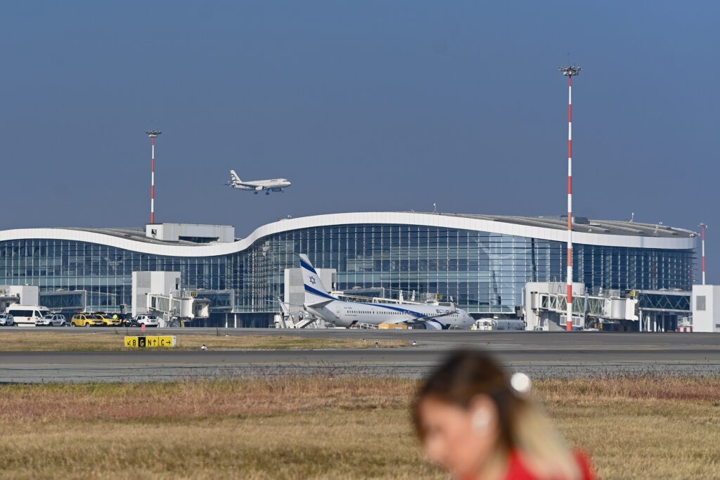 ANPC a sancţionat operatorii economici care activează pe Aeroportul Internaţional Otopeni