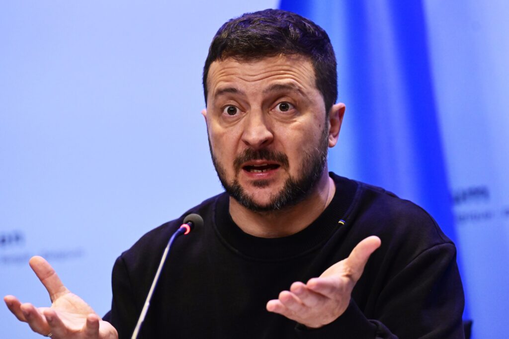 După ani de limbaj diplomatic, Zelenski a erupt şi a lansat o acuzaţii la adresa Chinei: Ajută maşinăria de război a lui Putin, sabotează summitul de pace, refuză dialogul