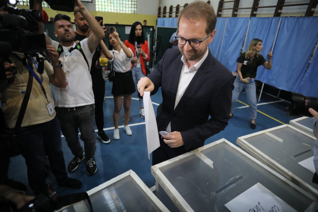 Alegeri Timişoara. Dominic Fritz: Astăzi stăm în faţa timişorenilor ca învingător / Fritz 49% – Nicolae Robu 35%
