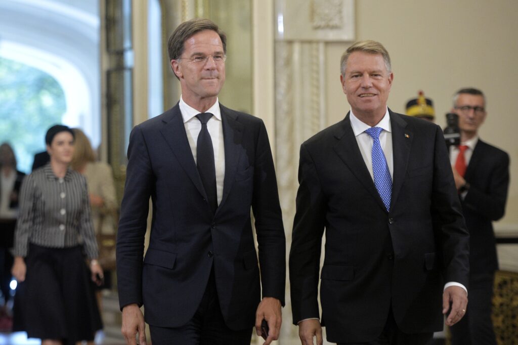 Klaus Iohannis îşi retrage candidatura la şefia NATO. România îl va susţine pe Mark Rutte