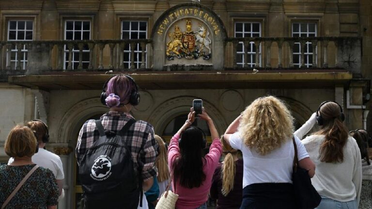 Ce este set-jetting și impactul său