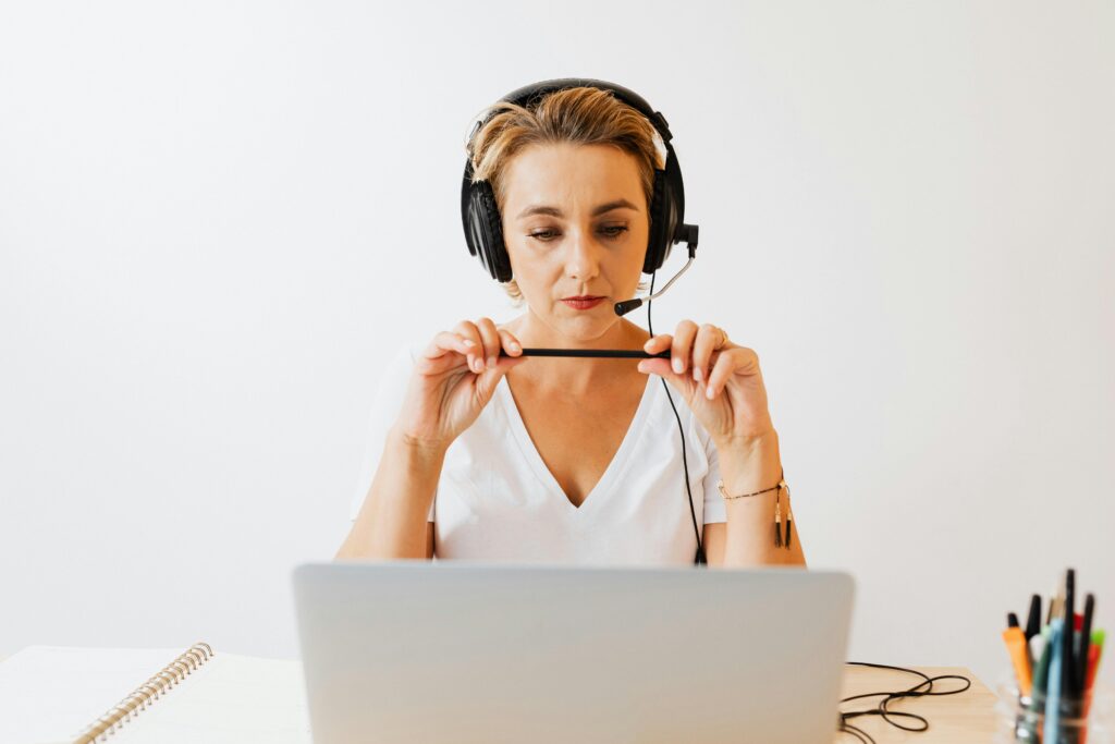 Inteligența Artificială transformă centralele telefonice: companiile din România fac pasul spre viitor