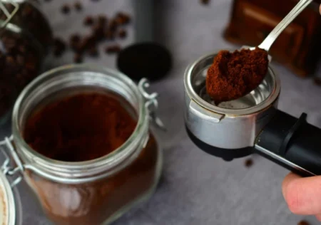 Zațul de cafea: o nouă utilizare surprinzătoare în construcții